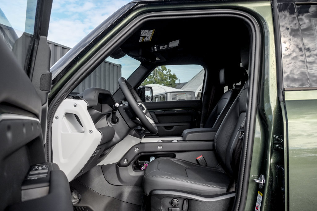New 2026 Land Rover Defender 110 X-Dynamic SE AWD/4WD image 10