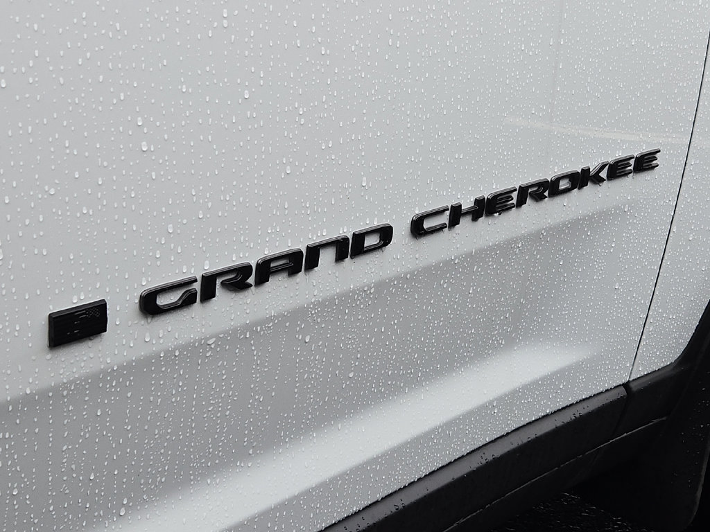 New 2025 Jeep Grand Cherokee Limited w/ Black Appearance Package AWD/4WD image 6
