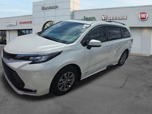 Used 2021 Toyota Sienna XLE FWD image 5