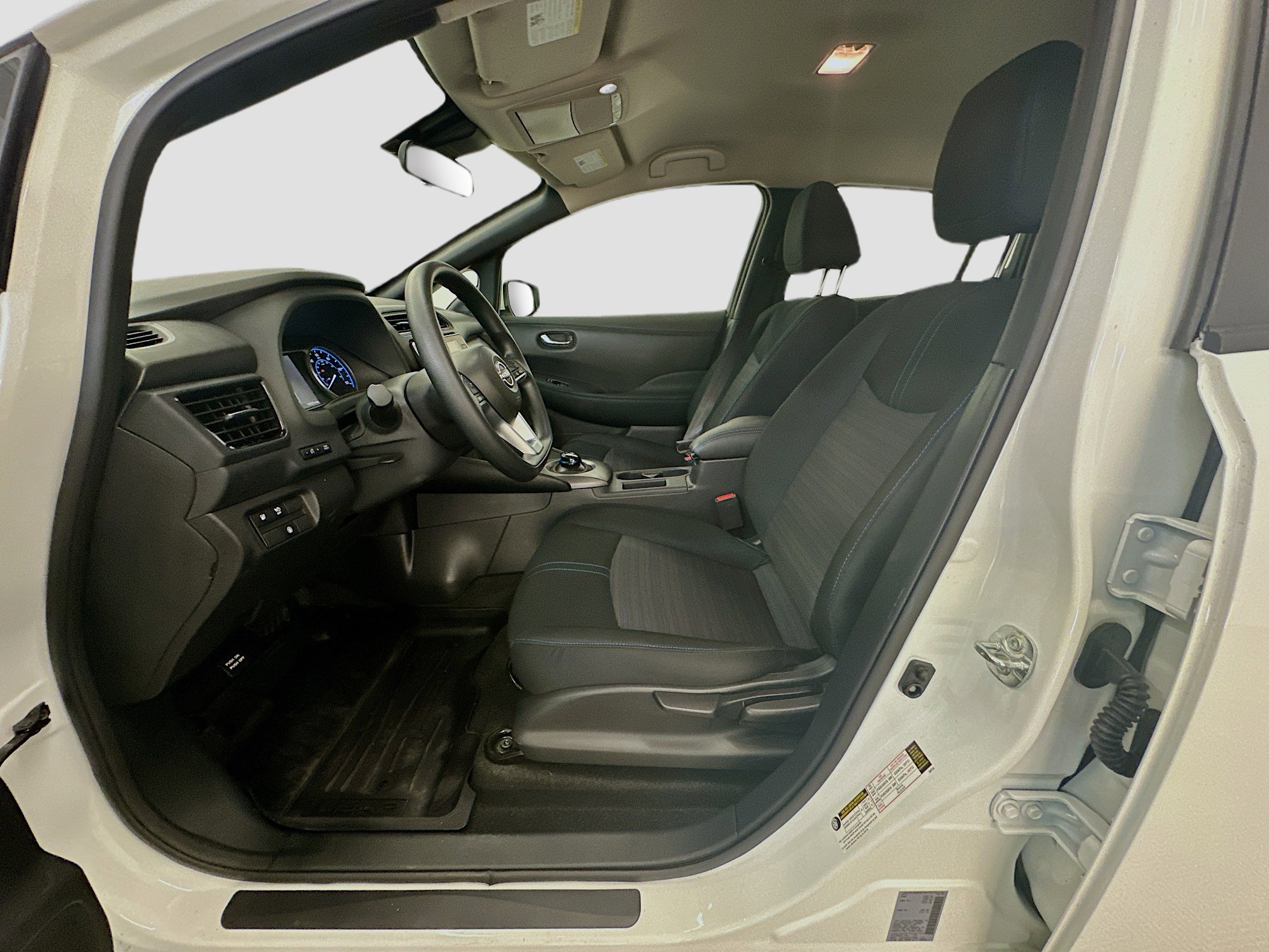 Used 2025 Nissan Leaf S image 13