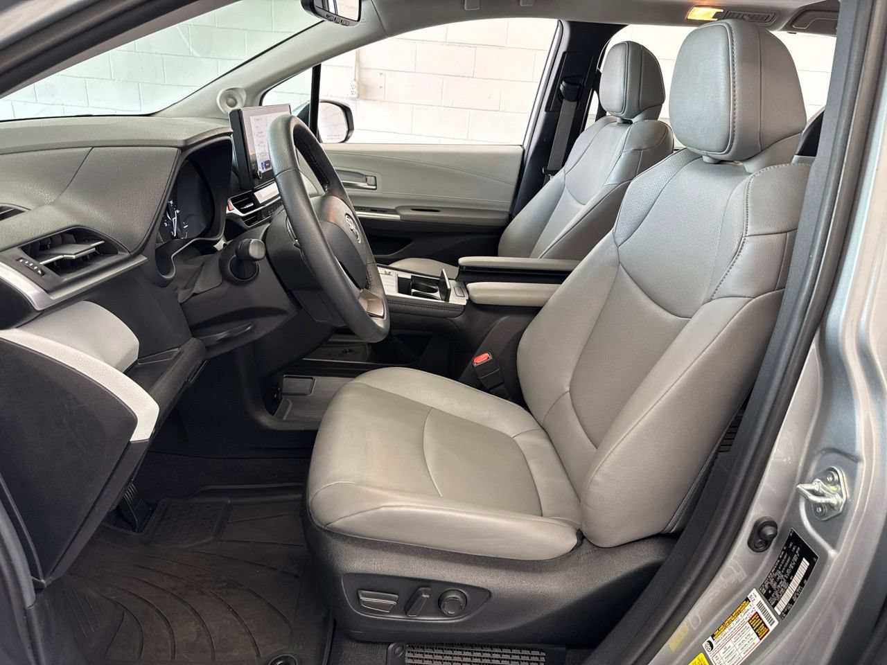 Certified 2025 Toyota Sienna XLE w/ XLE Plus Package AWD/4WD image 15