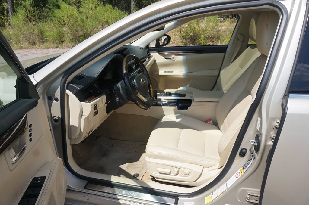 Used 2015 Lexus ES 350 w/ Premium Package FWD image 2