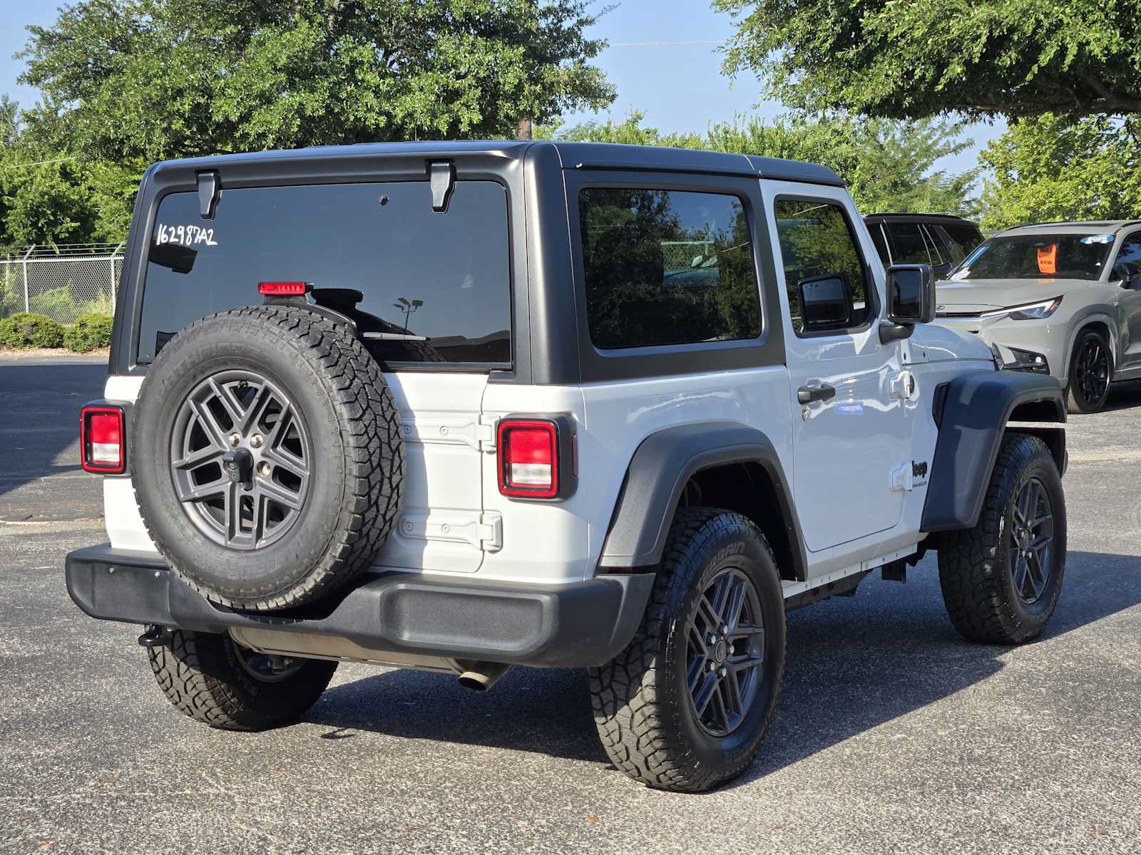 Used 2024 Jeep Wrangler Sport AWD/4WD image 7