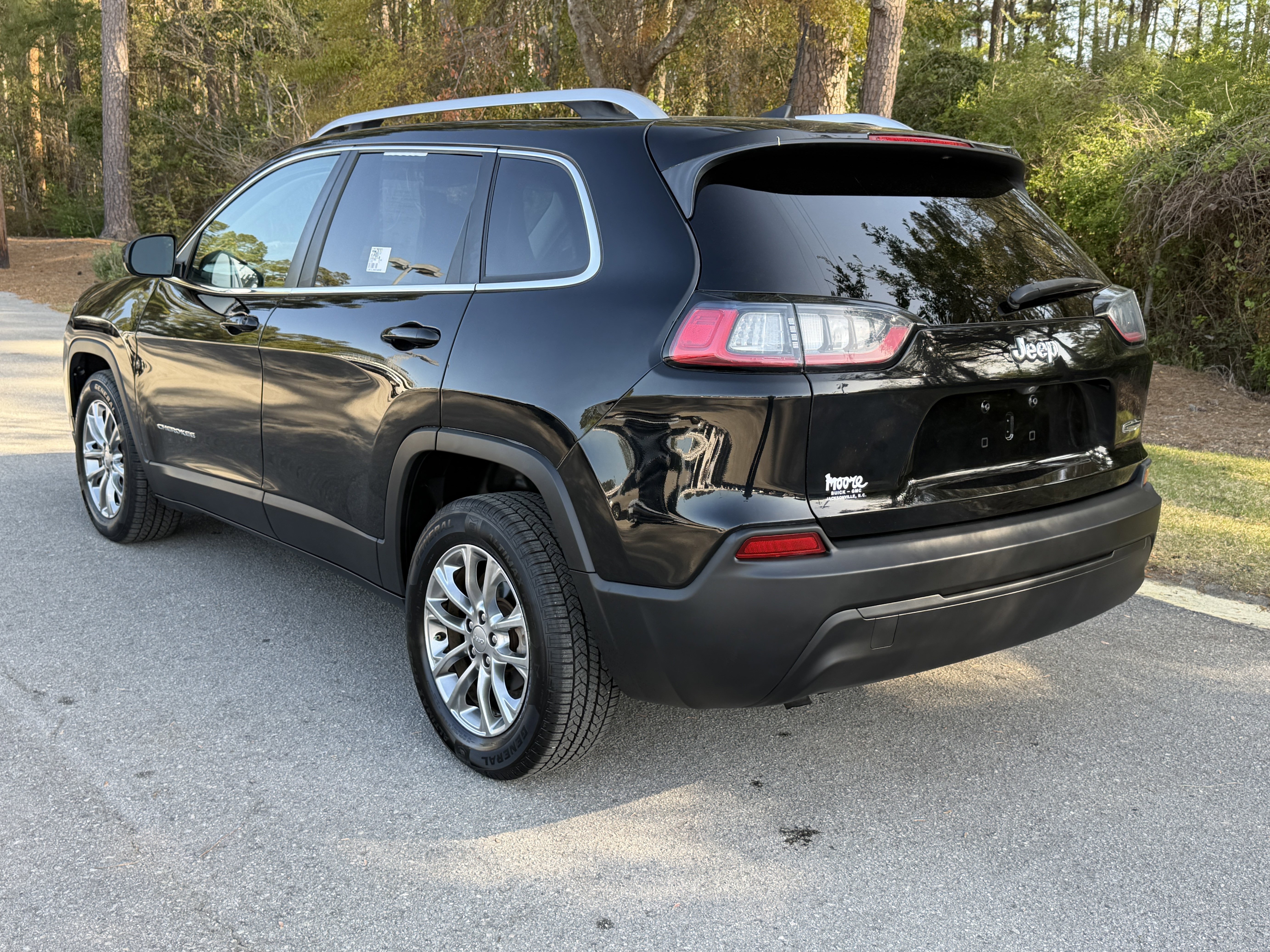 Used 2019 Jeep Cherokee Latitude Plus image 4