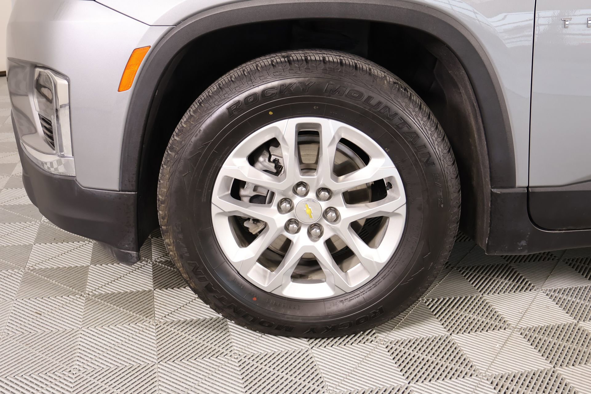 Used 2023 Chevrolet Traverse LS image 17