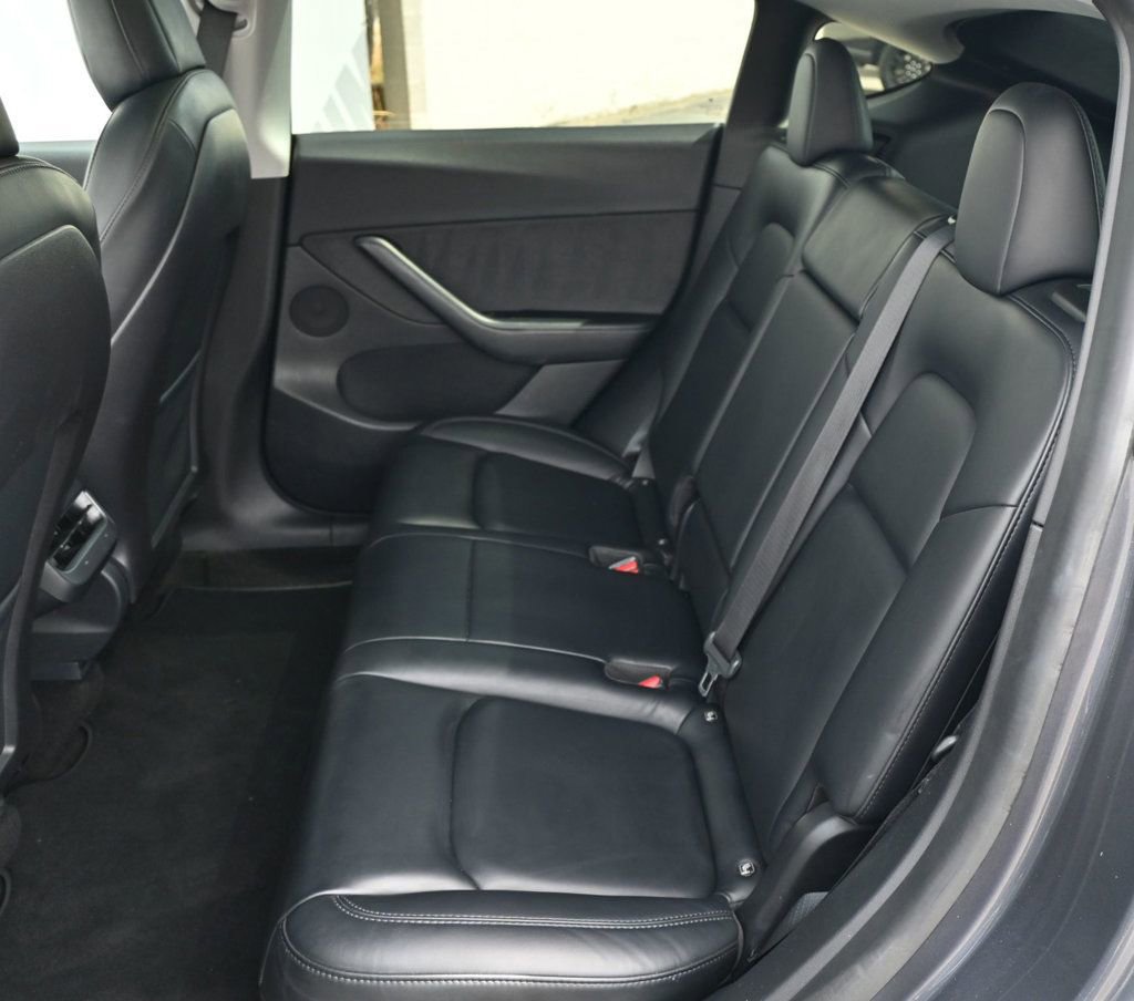 Used 2021 Tesla Model Y Long Range AWD/4WD image 13