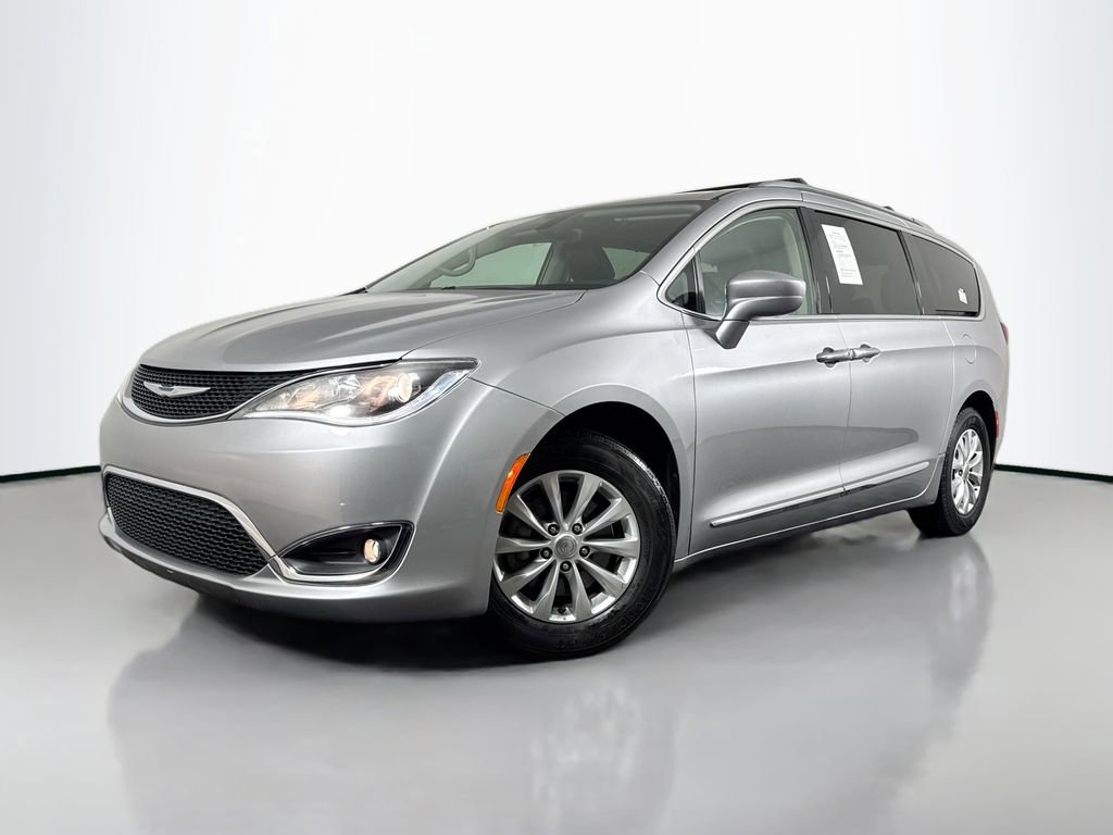 Used 2018 Chrysler Pacifica Touring-L FWD image 1