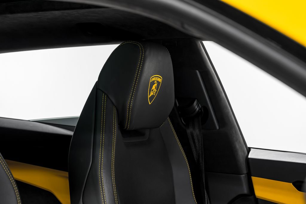 Used 2022 Lamborghini Urus AWD/4WD image 37