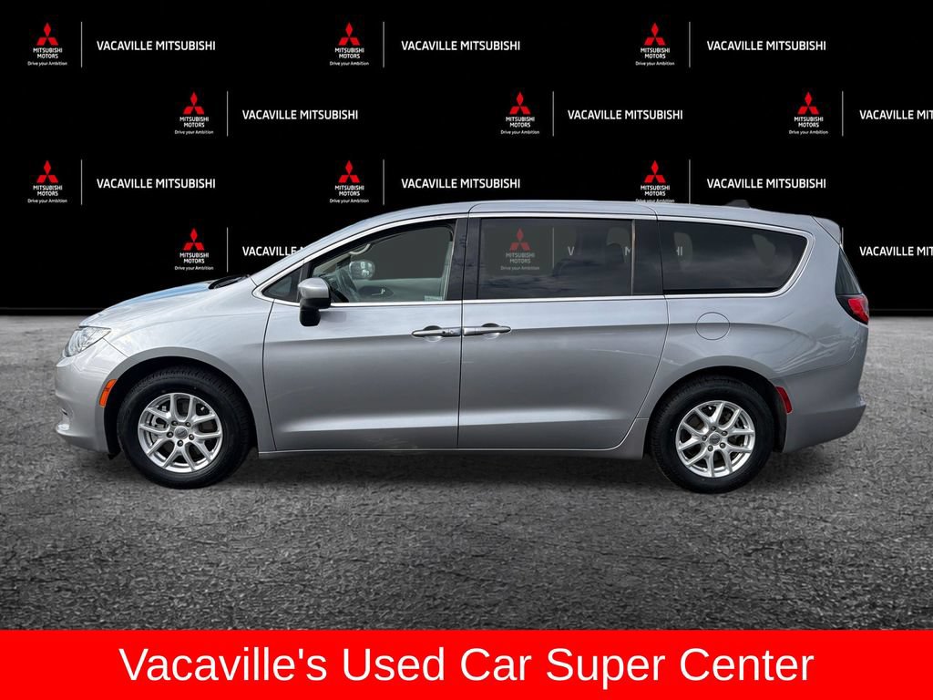Used 2021 Chrysler Voyager LX FWD image 2