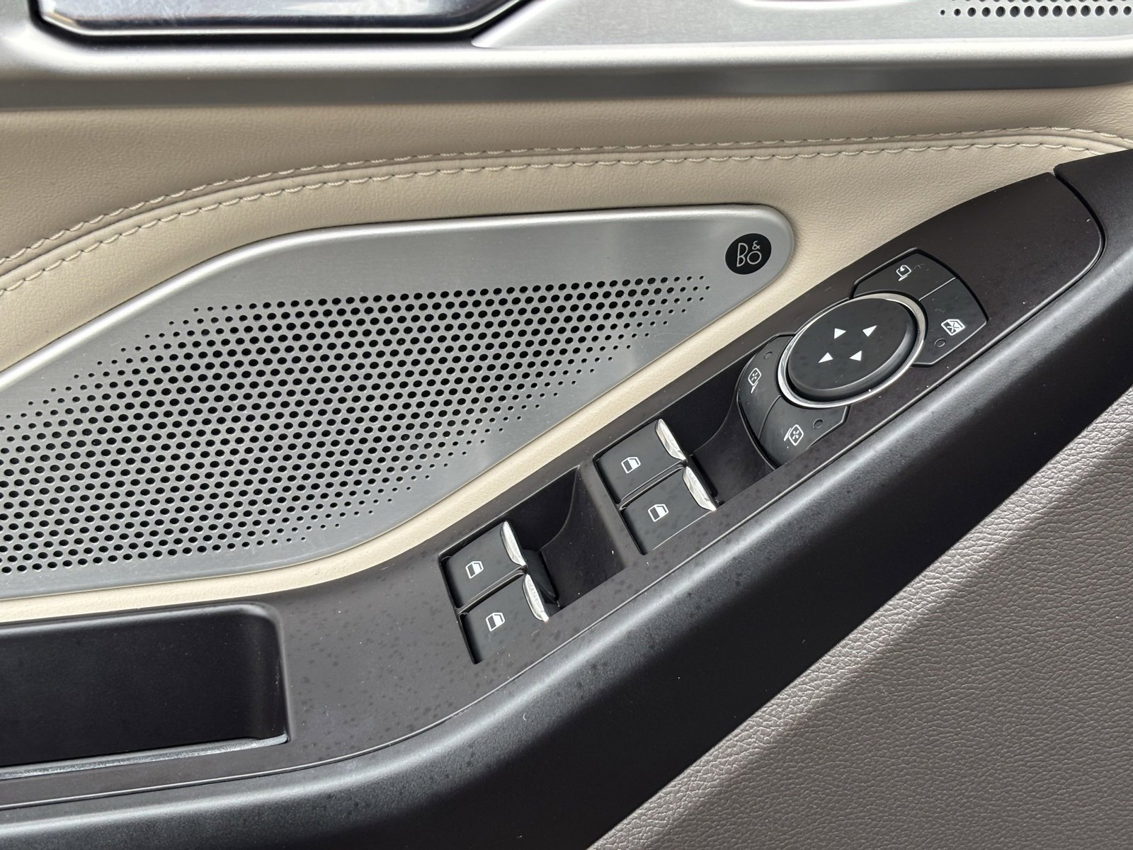 Used 2020 Ford Explorer Platinum w/ Premium Technology Package image 16