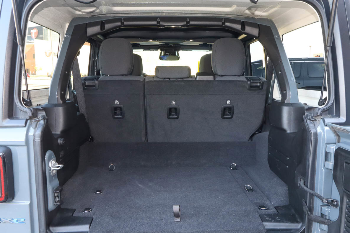 Used 2025 Jeep Wrangler Willys AWD/4WD image 9