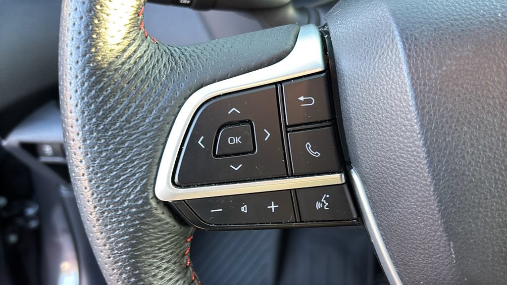 Used 2025 Toyota Sienna XSE FWD image 17