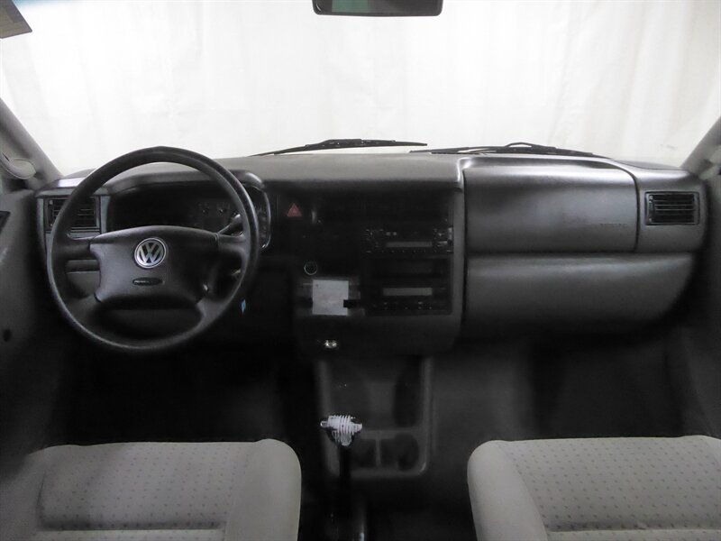 Used 2002 Volkswagen Eurovan MV FWD image 9