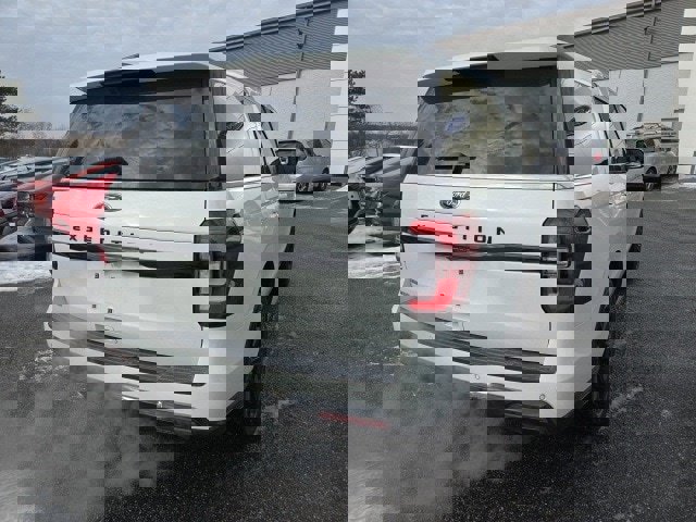 Used 2024 Ford Expedition Limited image 27