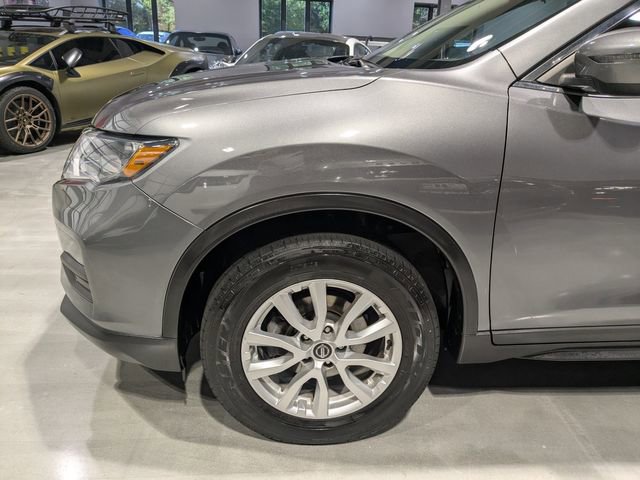 Used 2018 Nissan Rogue SV image 4