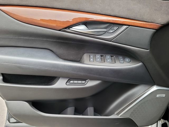 Used 2016 Cadillac Escalade Luxury image 18