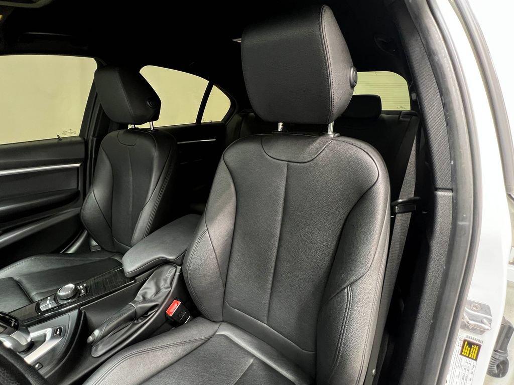 Used 2018 BMW 330e RWD image 13