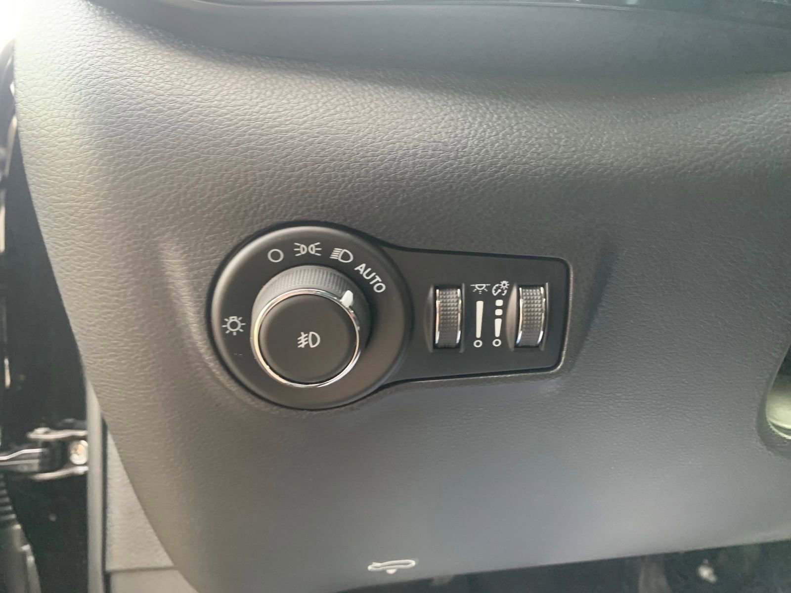New 2026 Jeep Compass Latitude AWD/4WD image 14