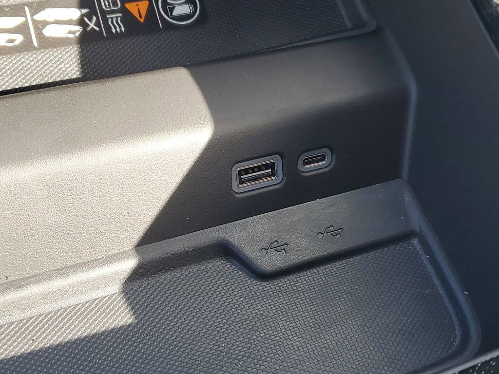 Certified 2025 Chevrolet Suburban Premier image 32