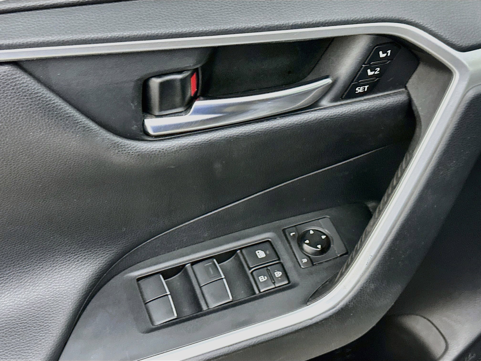 Used 2019 Toyota RAV4 Limited AWD/4WD image 15