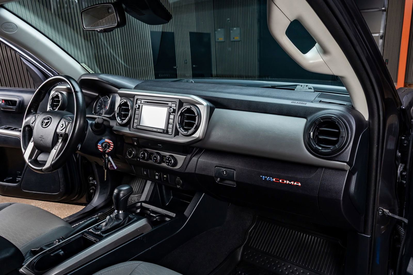 Used 2018 Toyota Tacoma SR5 AWD/4WD image 16