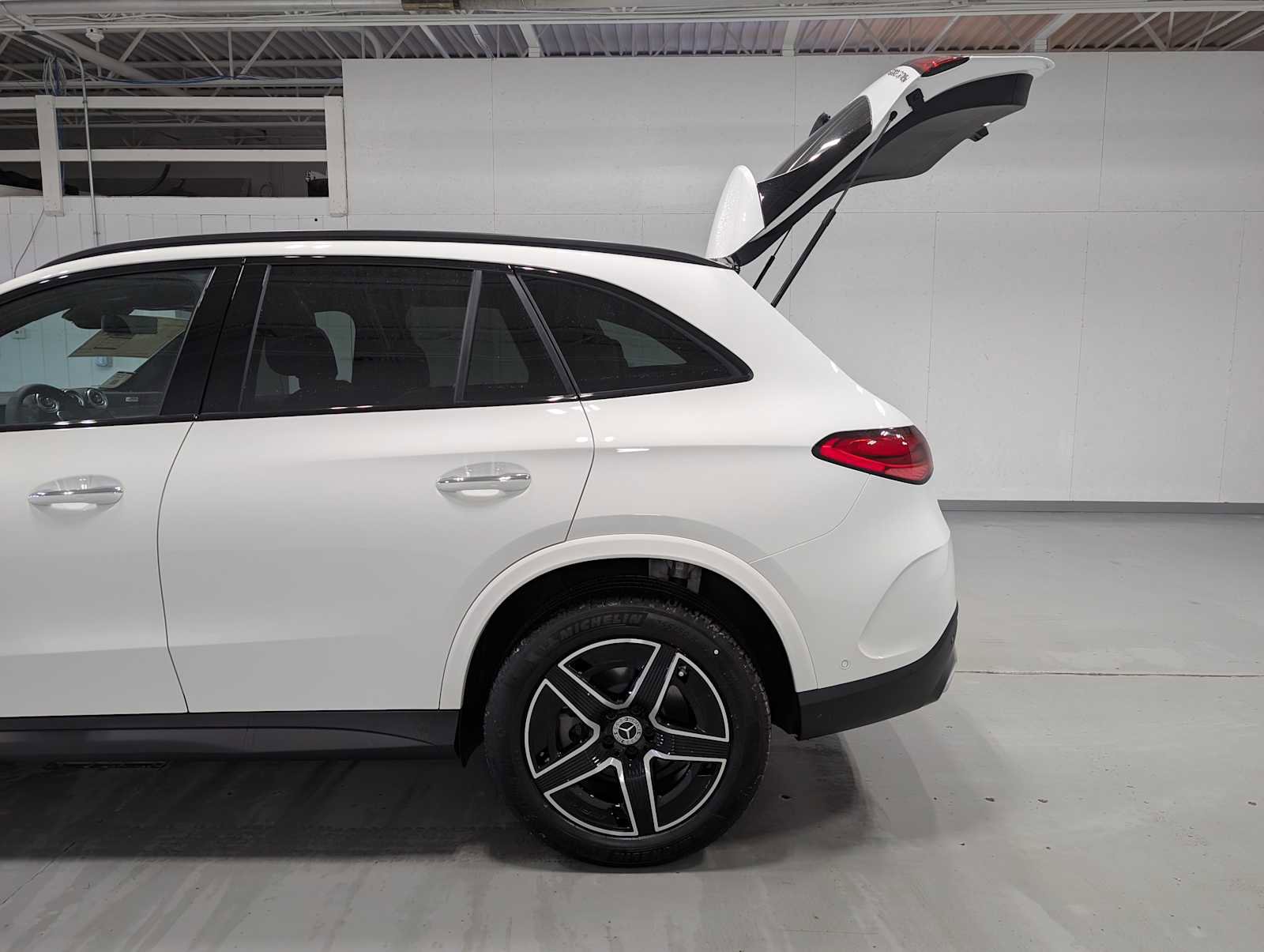 New 2026 Mercedes-Benz GLC 300 4MATIC image 9