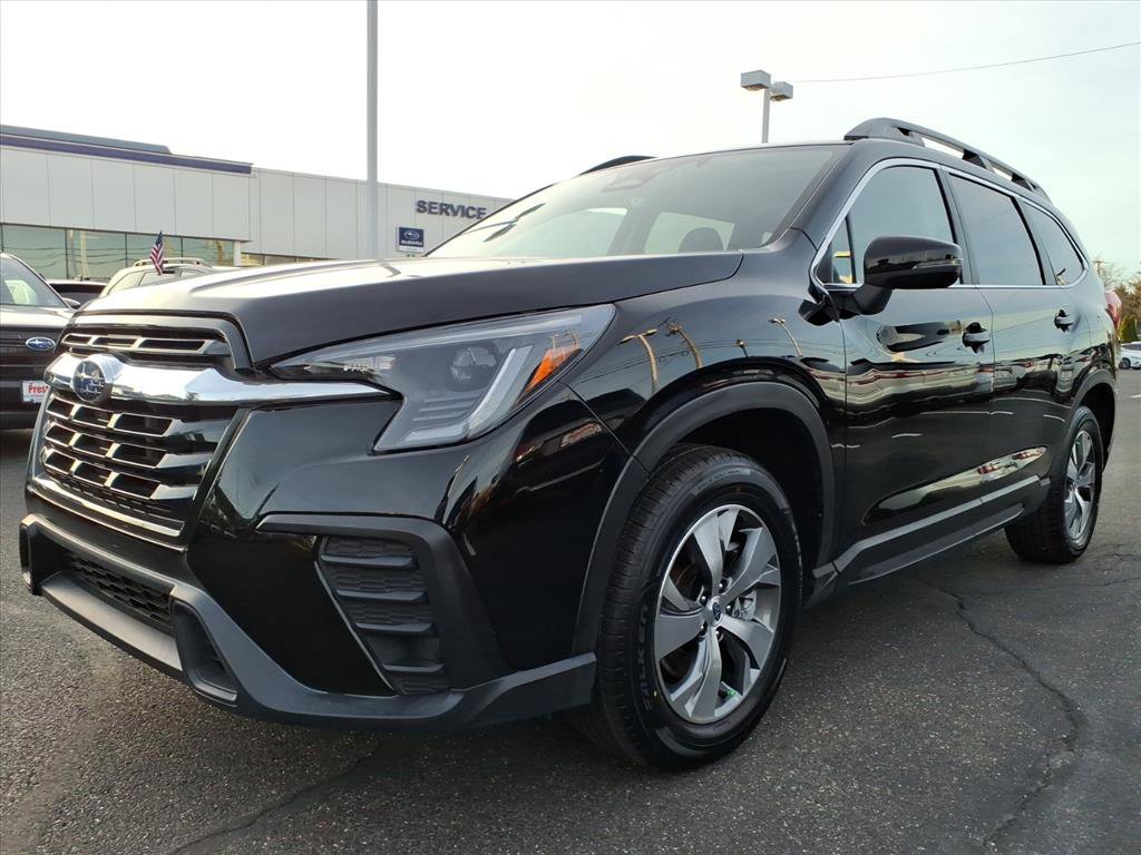 Used 2023 Subaru Ascent Premium w/ Convenience Package image 2