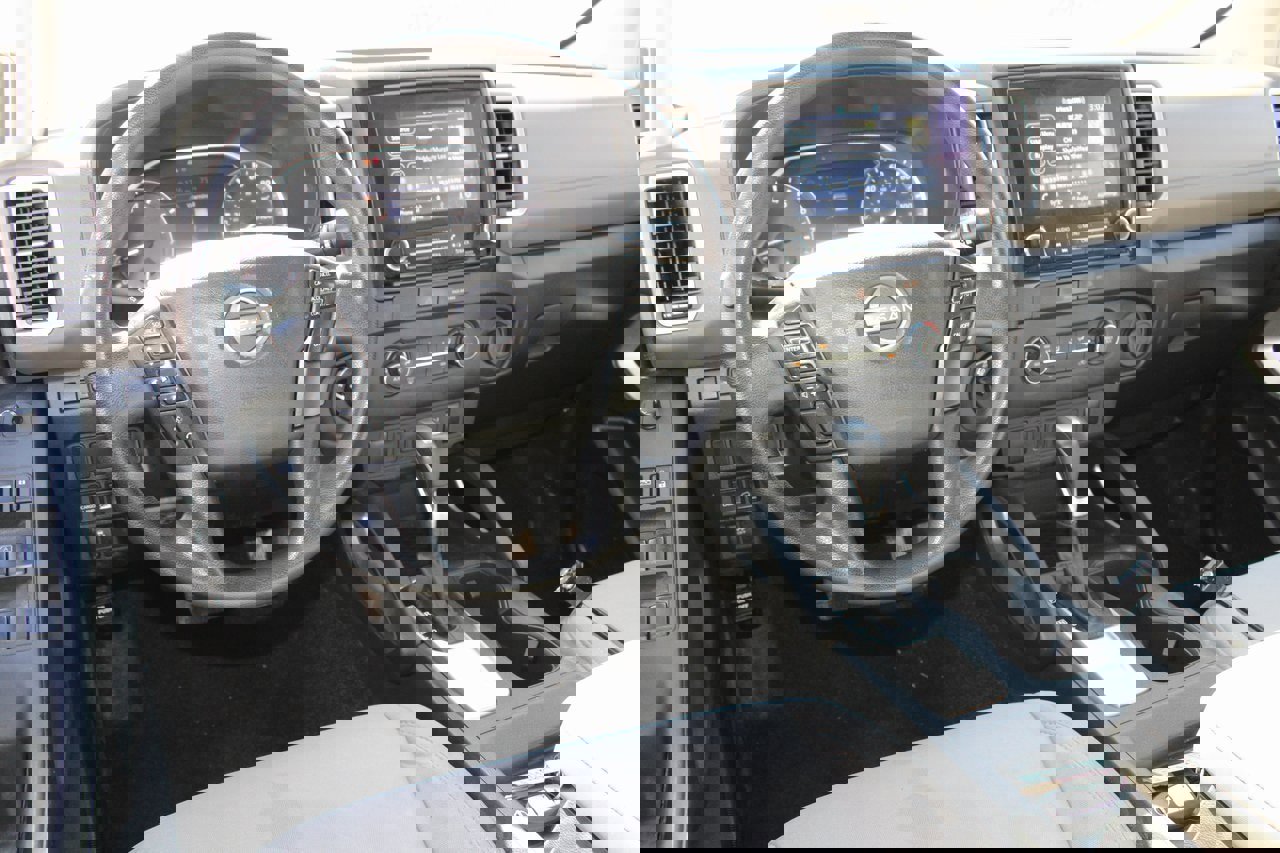 Used 2023 Nissan Frontier SV image 4