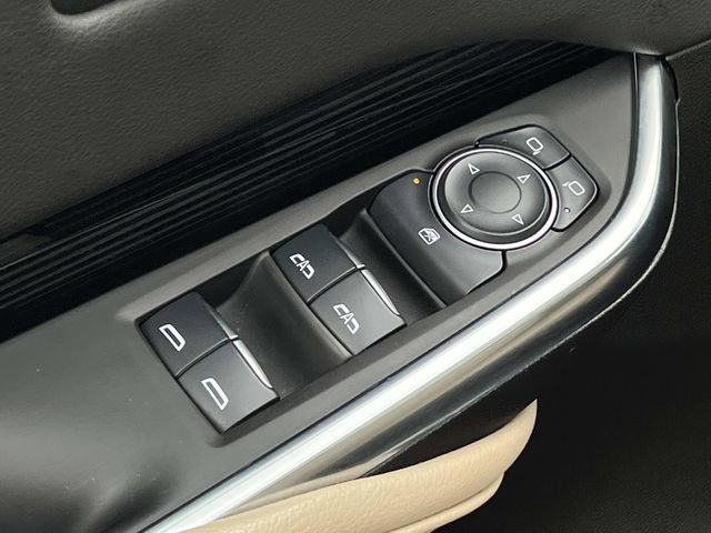 Certified 2024 Cadillac XT4 Luxury w/ Cold Weather Package image 14