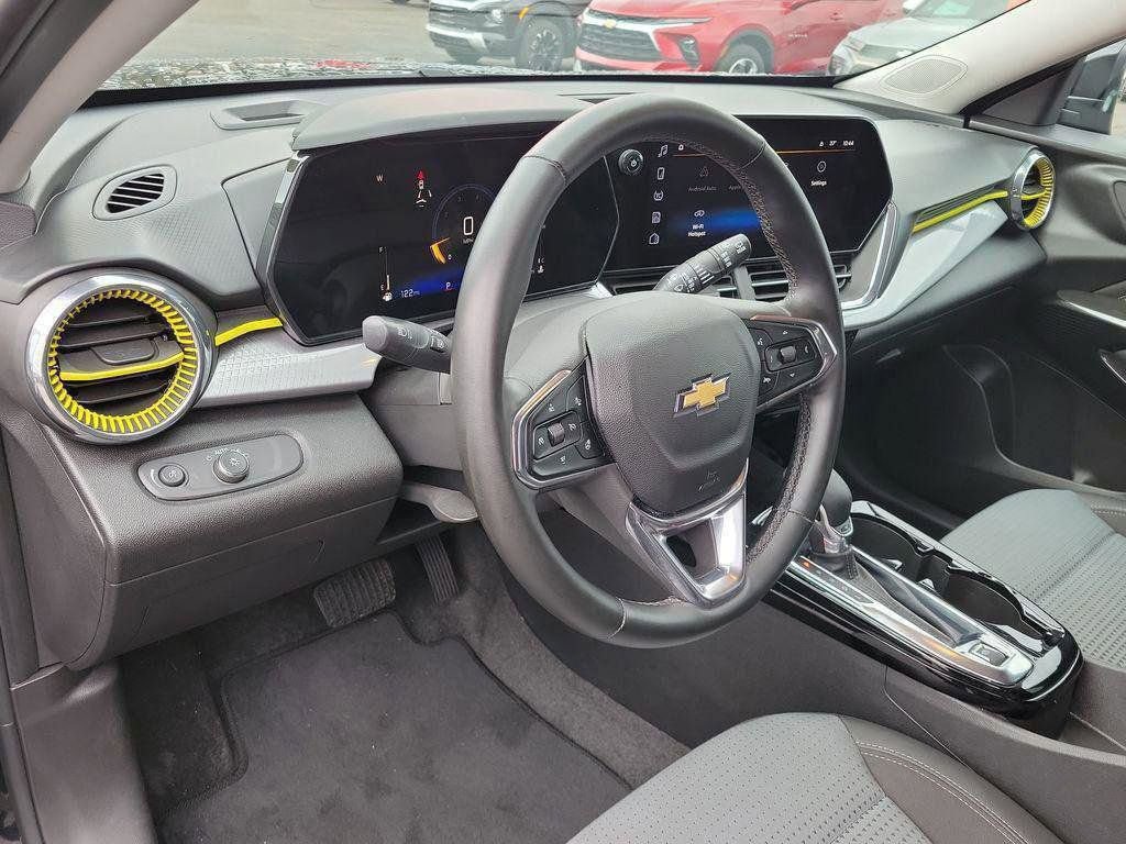 Certified 2024 Chevrolet Trax LT w/ Driver Confidence Package image 7