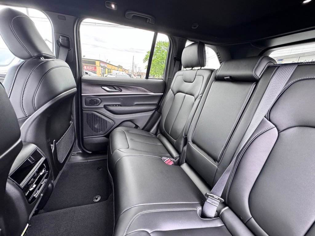 New 2026 Jeep Grand Cherokee Limited AWD/4WD image 16
