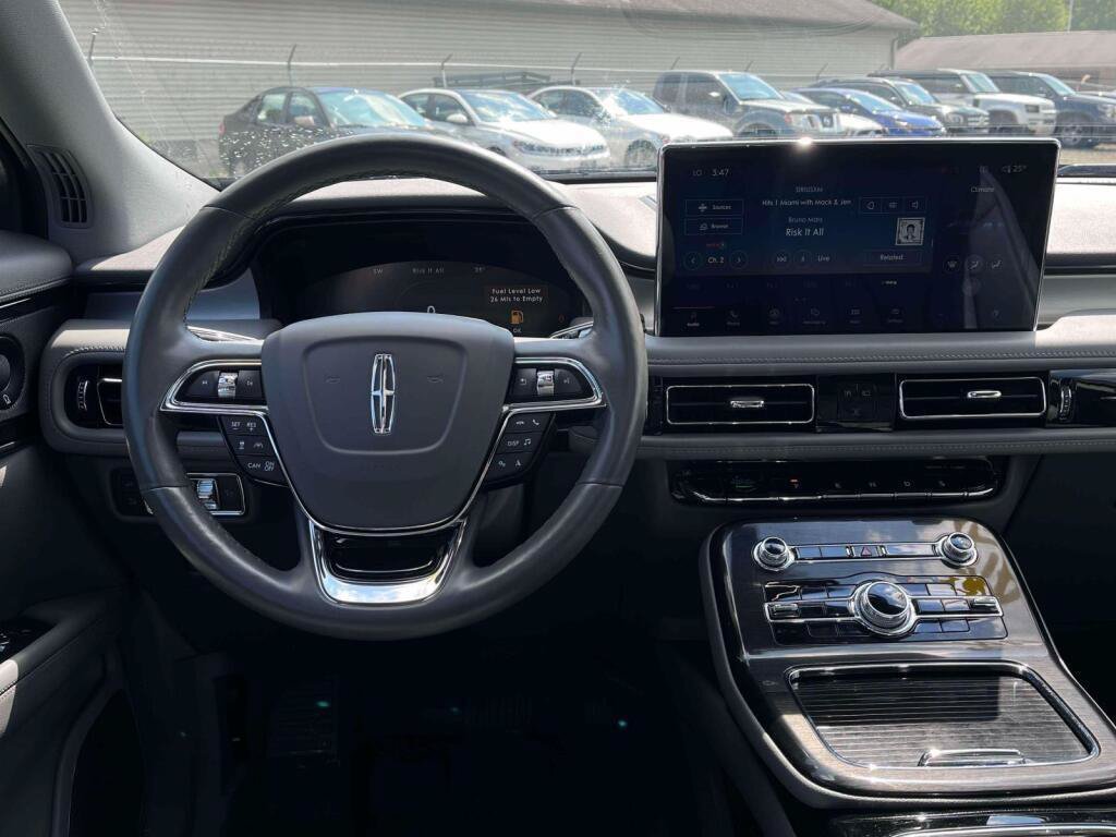 Used 2023 Lincoln Nautilus Reserve w/ Equipment Group 201A AWD/4WD image 2
