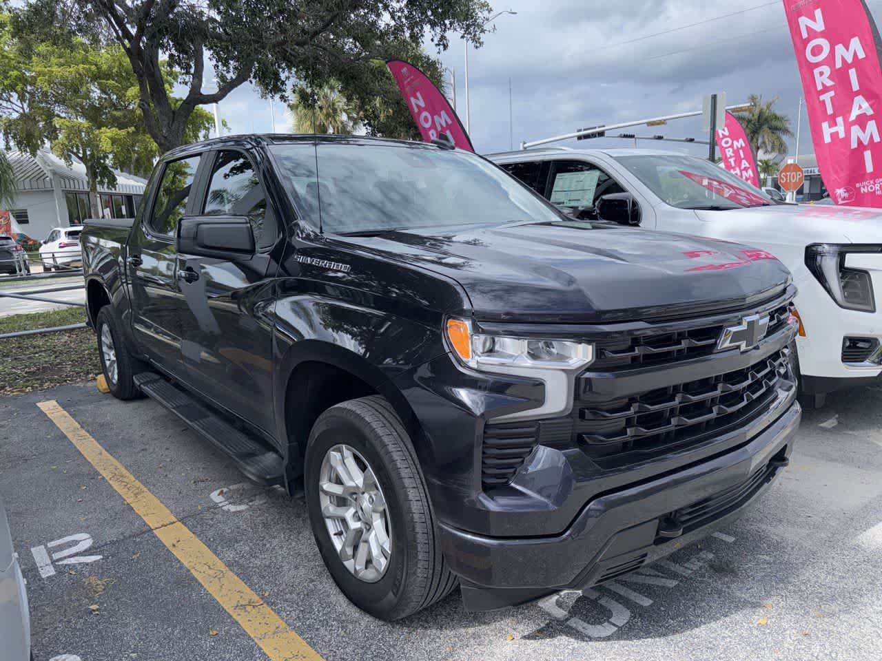 Used 2023 Chevrolet Silverado 1500 RST RWD image 2