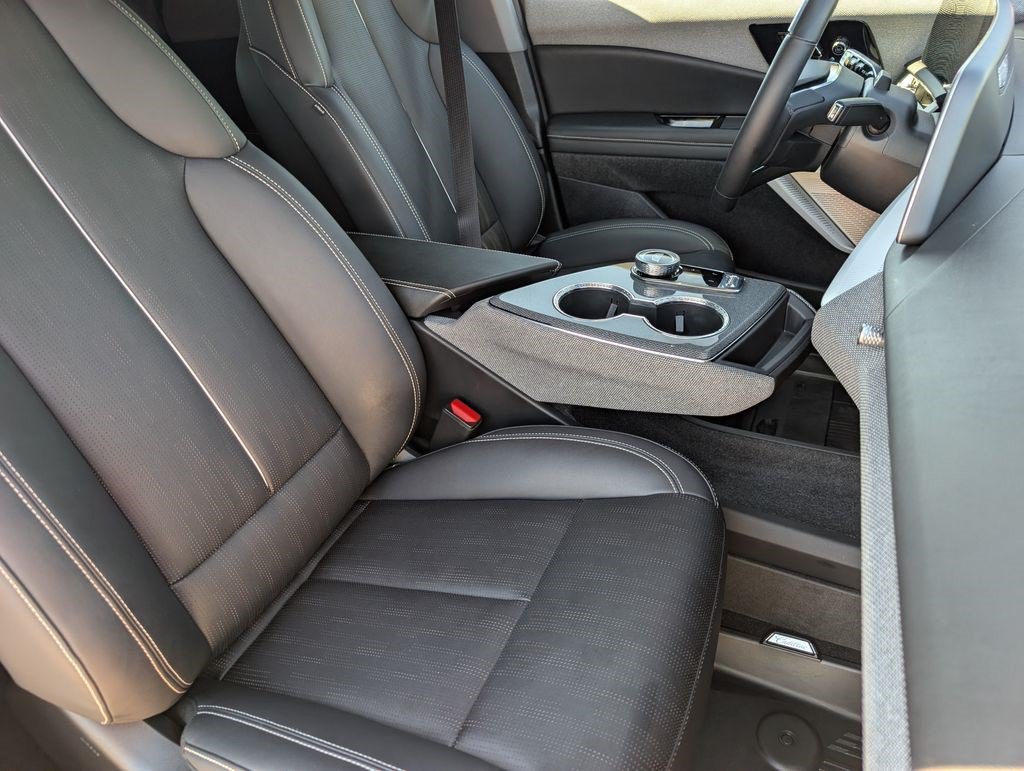 Certified 2025 Cadillac Optiq Sport 2 w/ LPO, Floor Liner Package AWD/4WD image 23