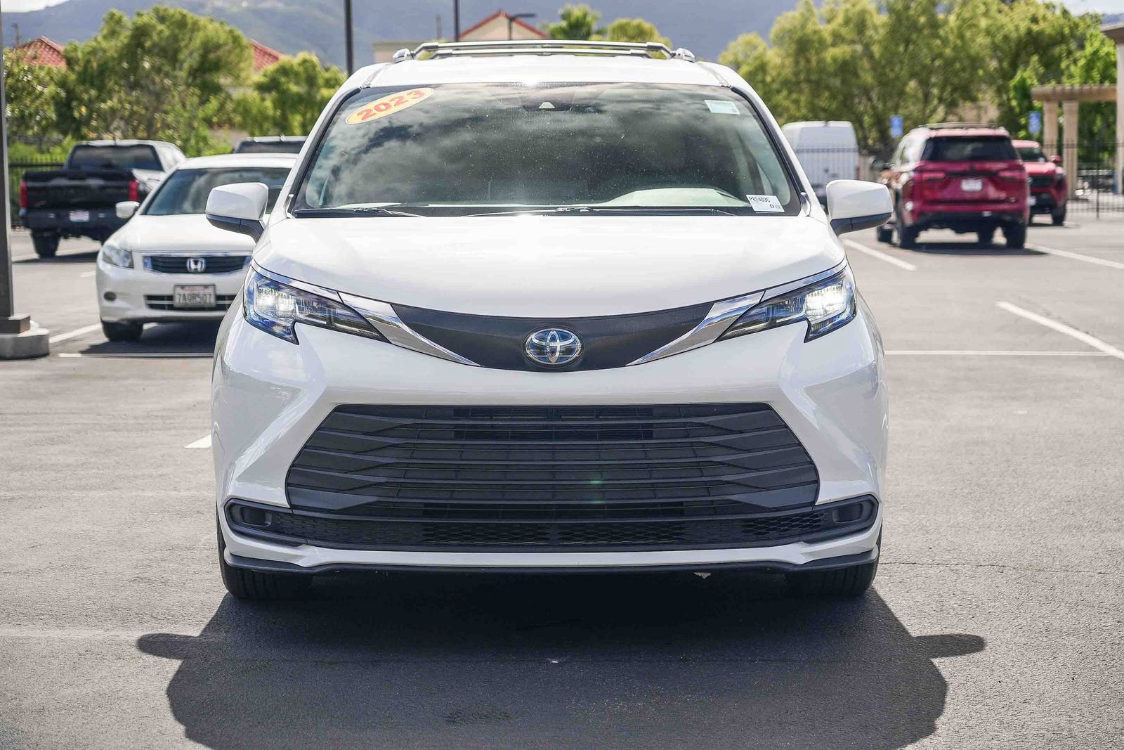 Used 2023 Toyota Sienna LE image 5