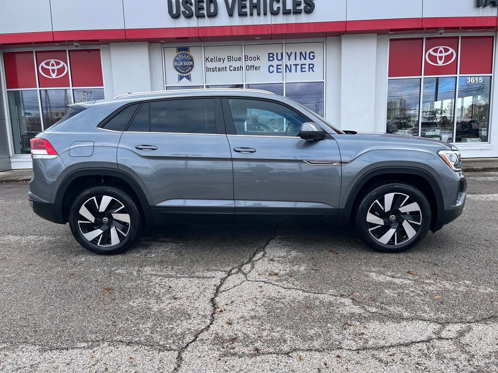 Used 2025 Volkswagen Atlas Cross Sport SE image 6