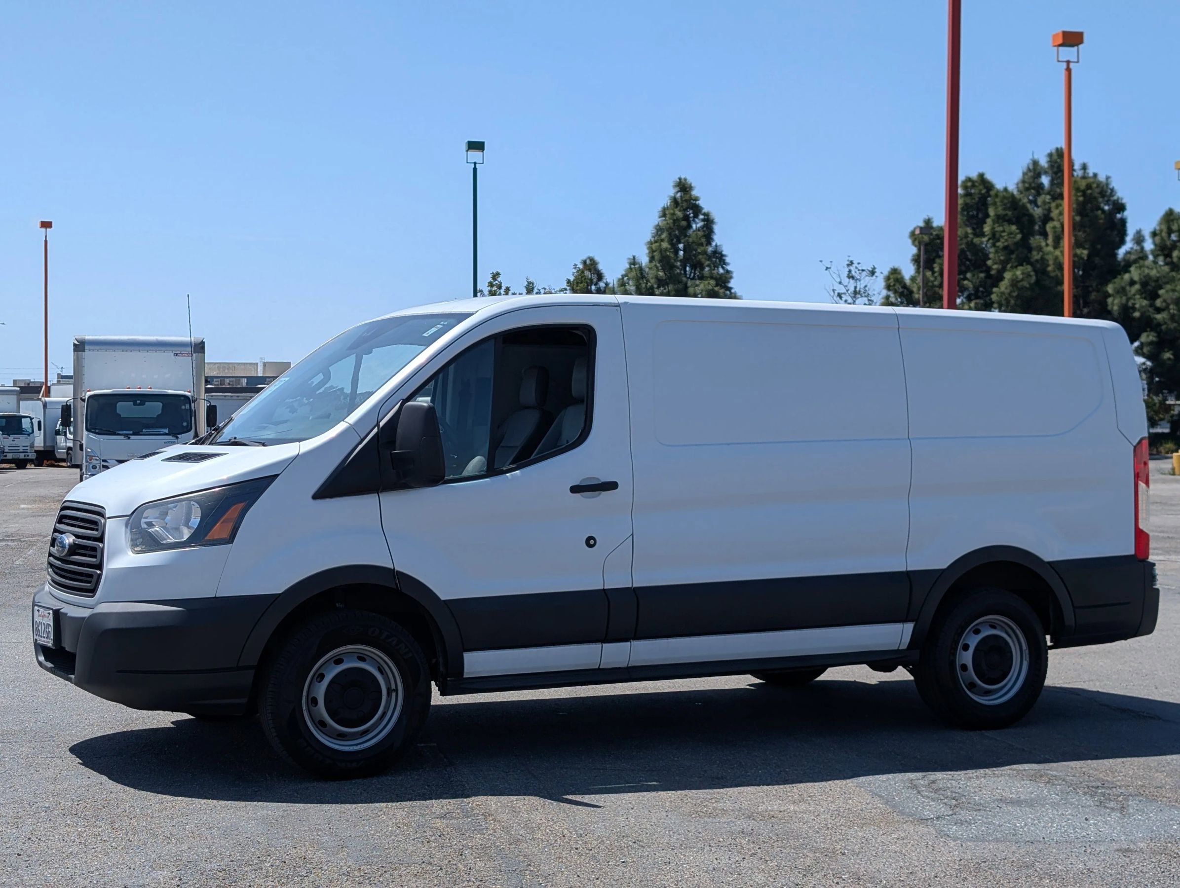 Used 2017 Ford Transit 150 130 Low Roof RWD image 4