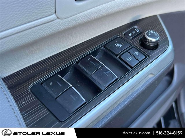 Used 2021 Toyota Sienna Limited image 21