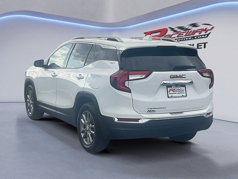 Certified 2024 GMC Terrain SLT image 3