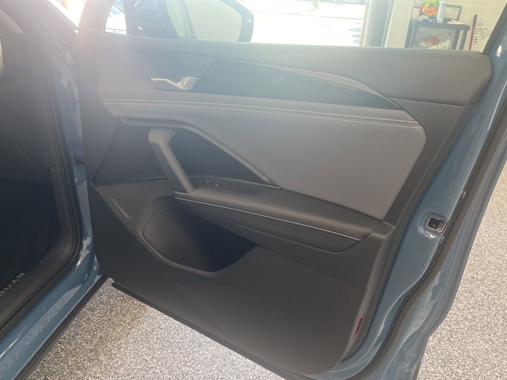 New 2026 Volkswagen Tiguan SE AWD/4WD image 39