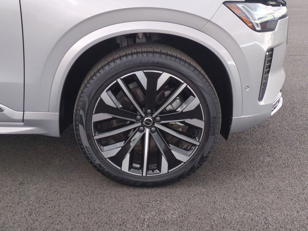 Used 2025 Volvo XC90 B5 Plus image 23