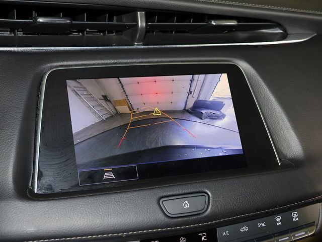 Used 2023 Cadillac XT4 Luxury w/ Cold Weather Package FWD image 19