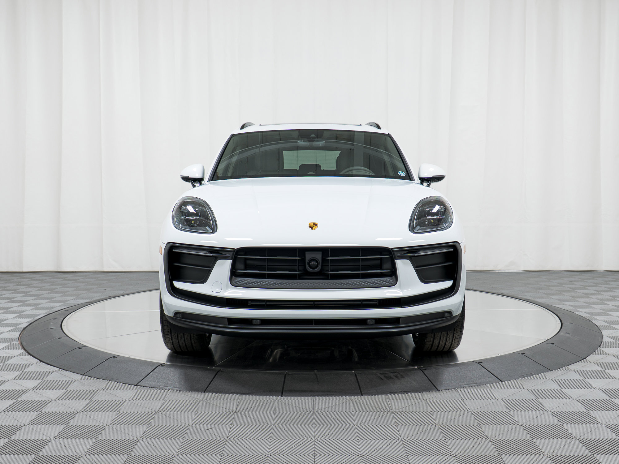 New 2026 Porsche Macan AWD/4WD image 10