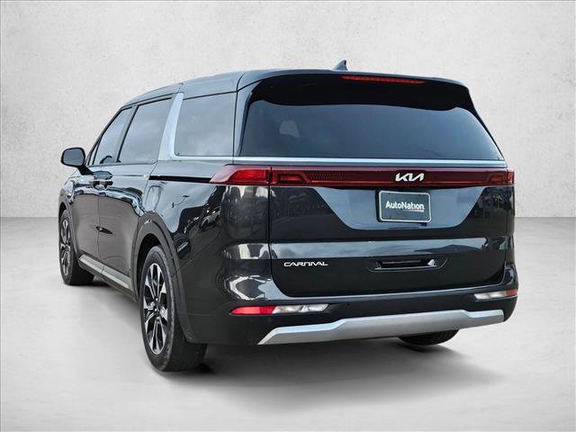 Used 2024 Kia Carnival EX image 8