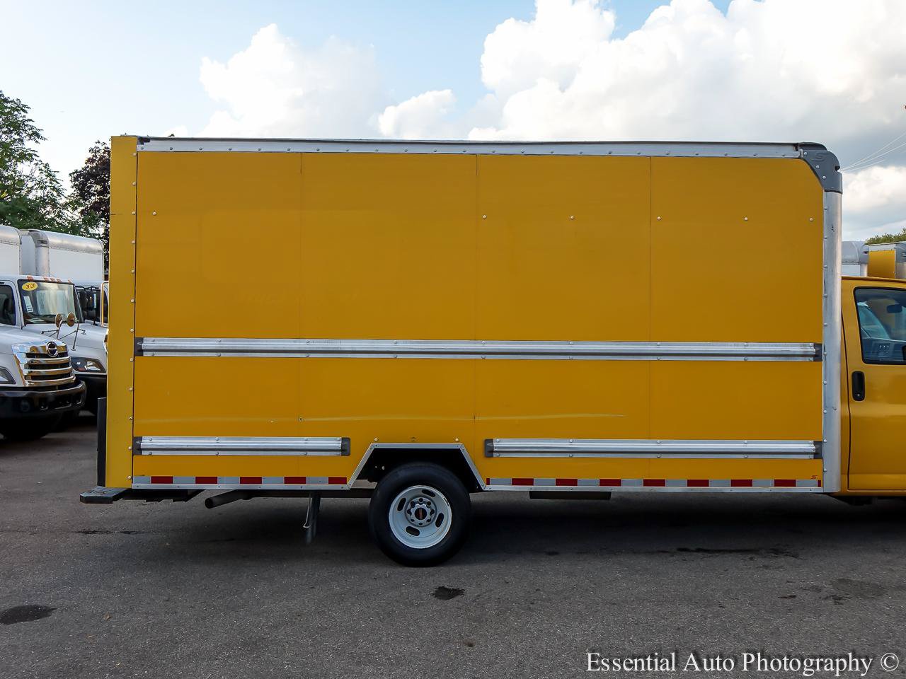 Used 2021 GMC Savana 3500 Extended w/ Power Convenience Package RWD image 7