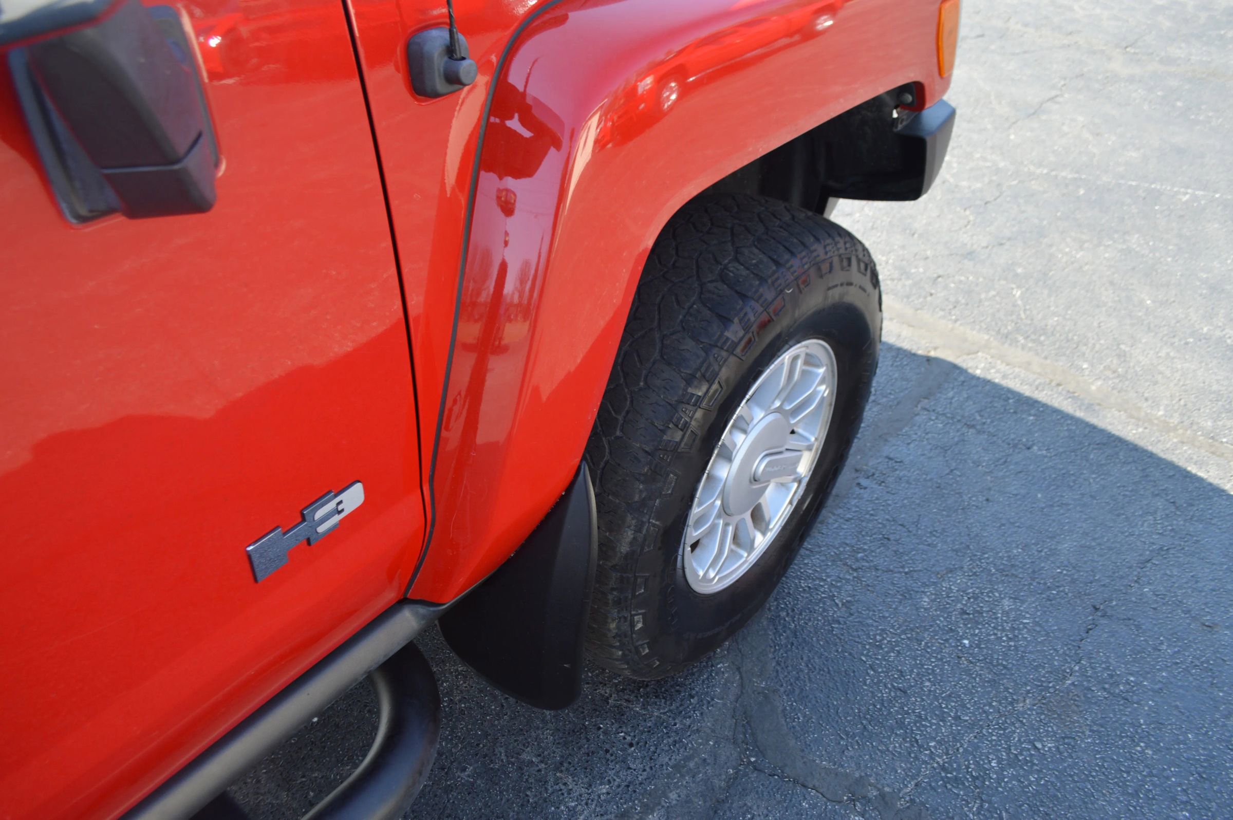 Used 2010 HUMMER H3 image 10