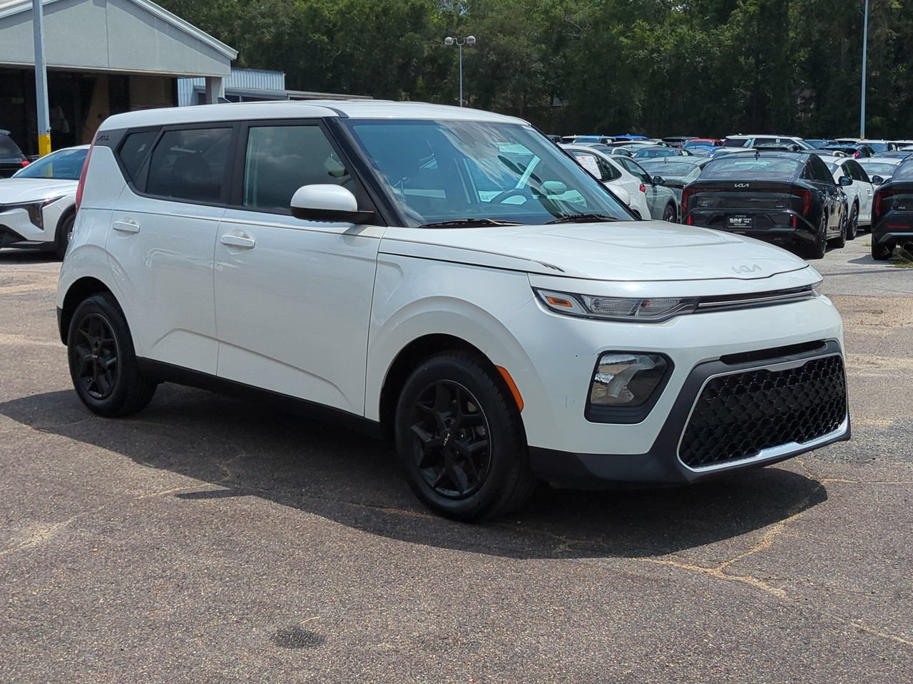 Certified 2022 Kia Soul LX w/ Technology Package FWD image 3