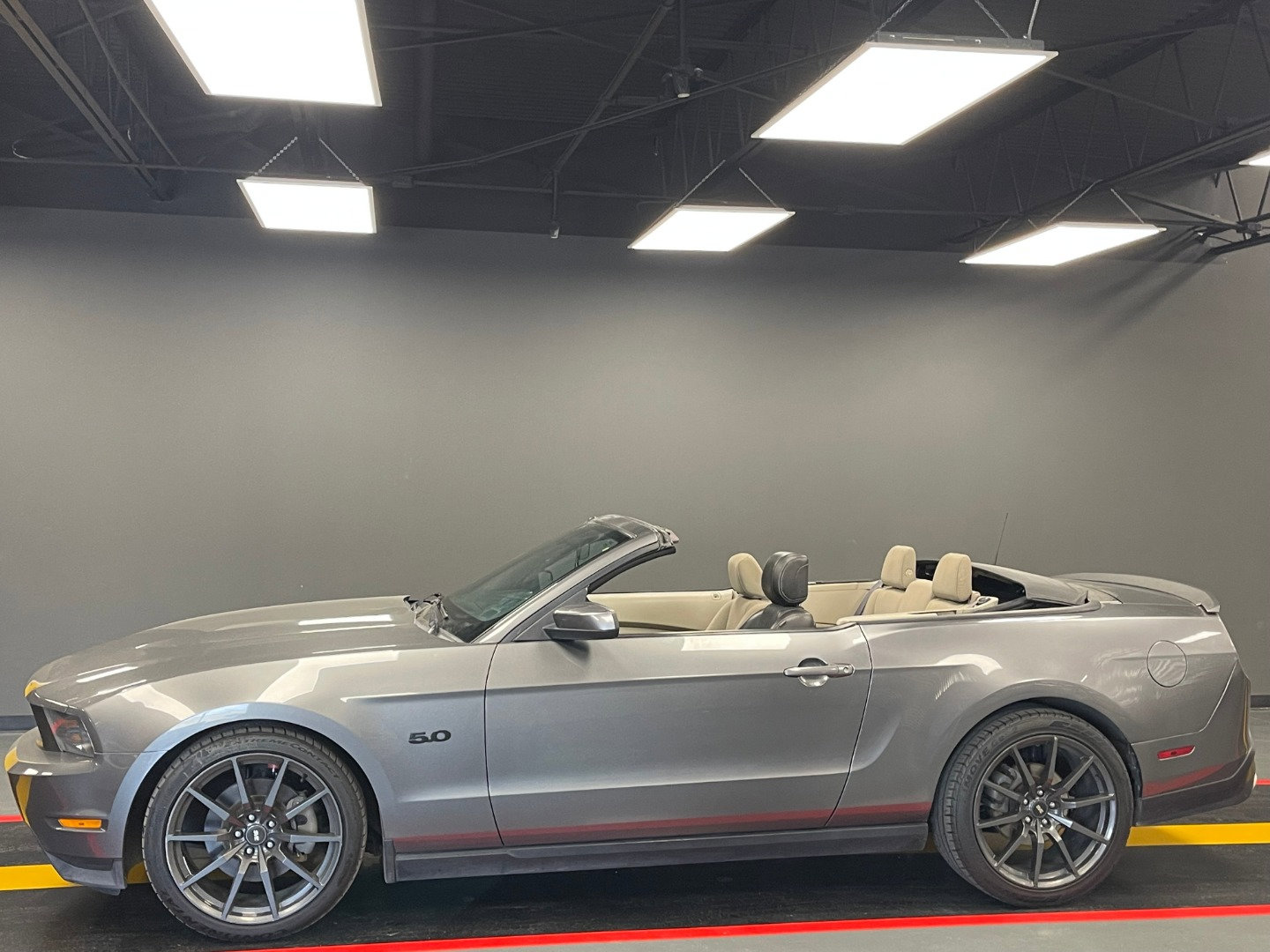 Used 2011 Ford Mustang GT RWD image 3