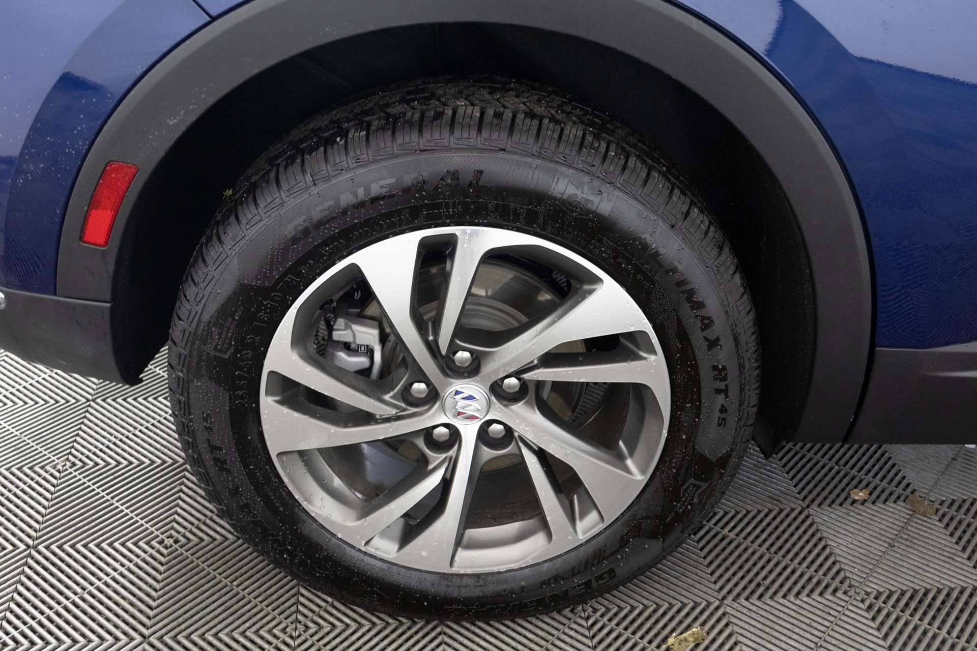 Used 2022 Buick Envision Essence w/ Safety Package image 46