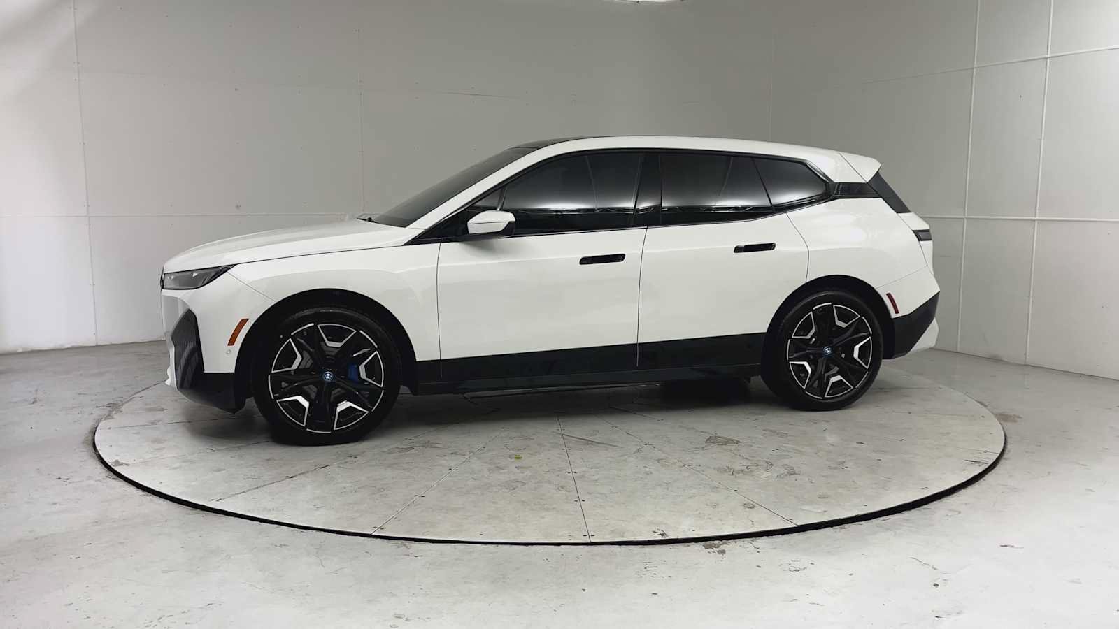 Certified 2024 BMW iX xDrive50 w/ Sport Package AWD/4WD image 5